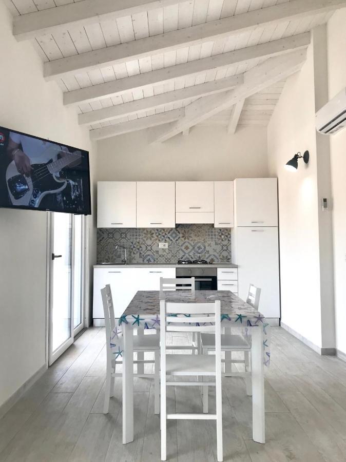 Case Vacanze "Bianco Mare" Porto Pino Exteriör bild