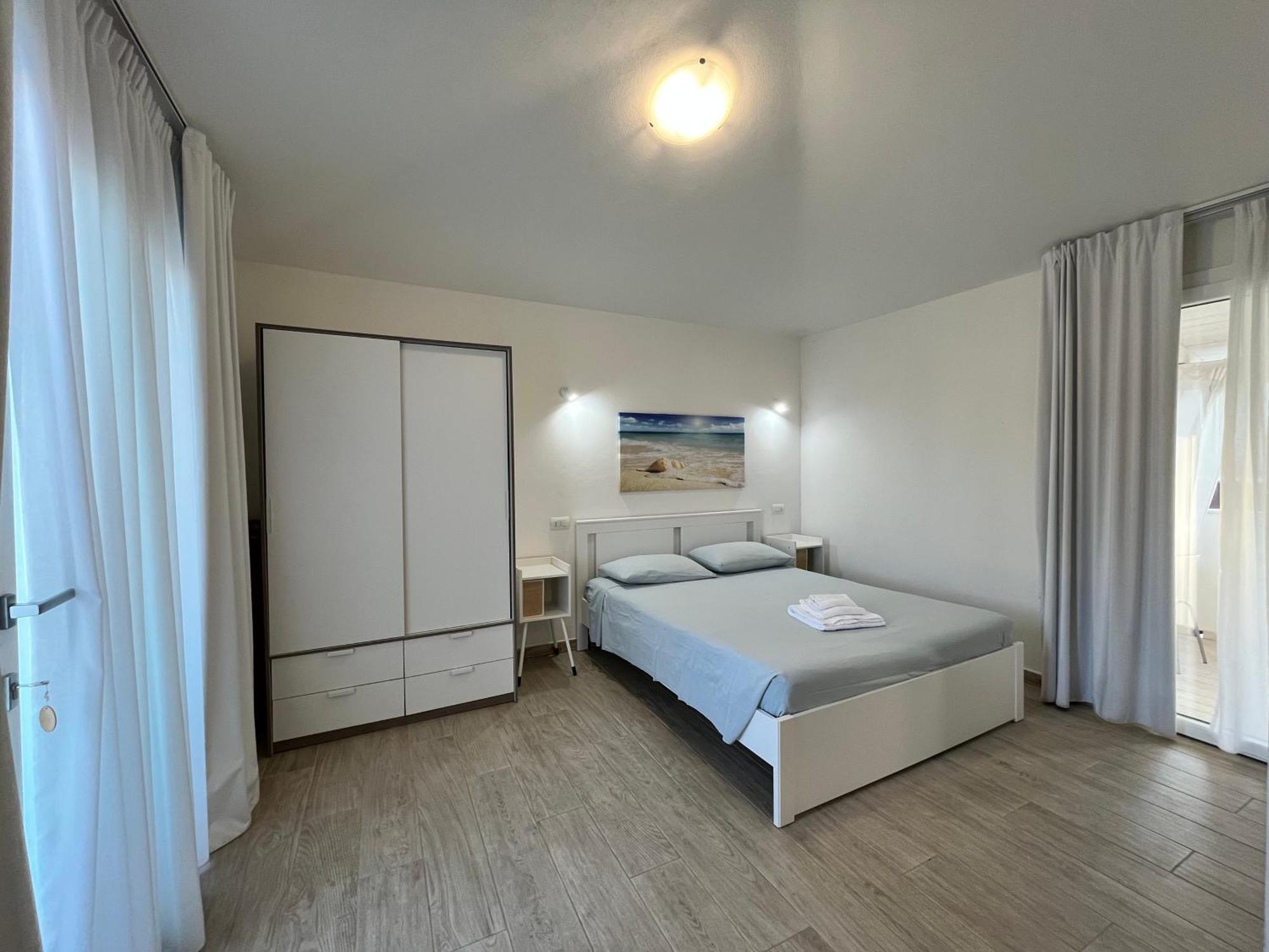 Case Vacanze "Bianco Mare" Porto Pino Exteriör bild