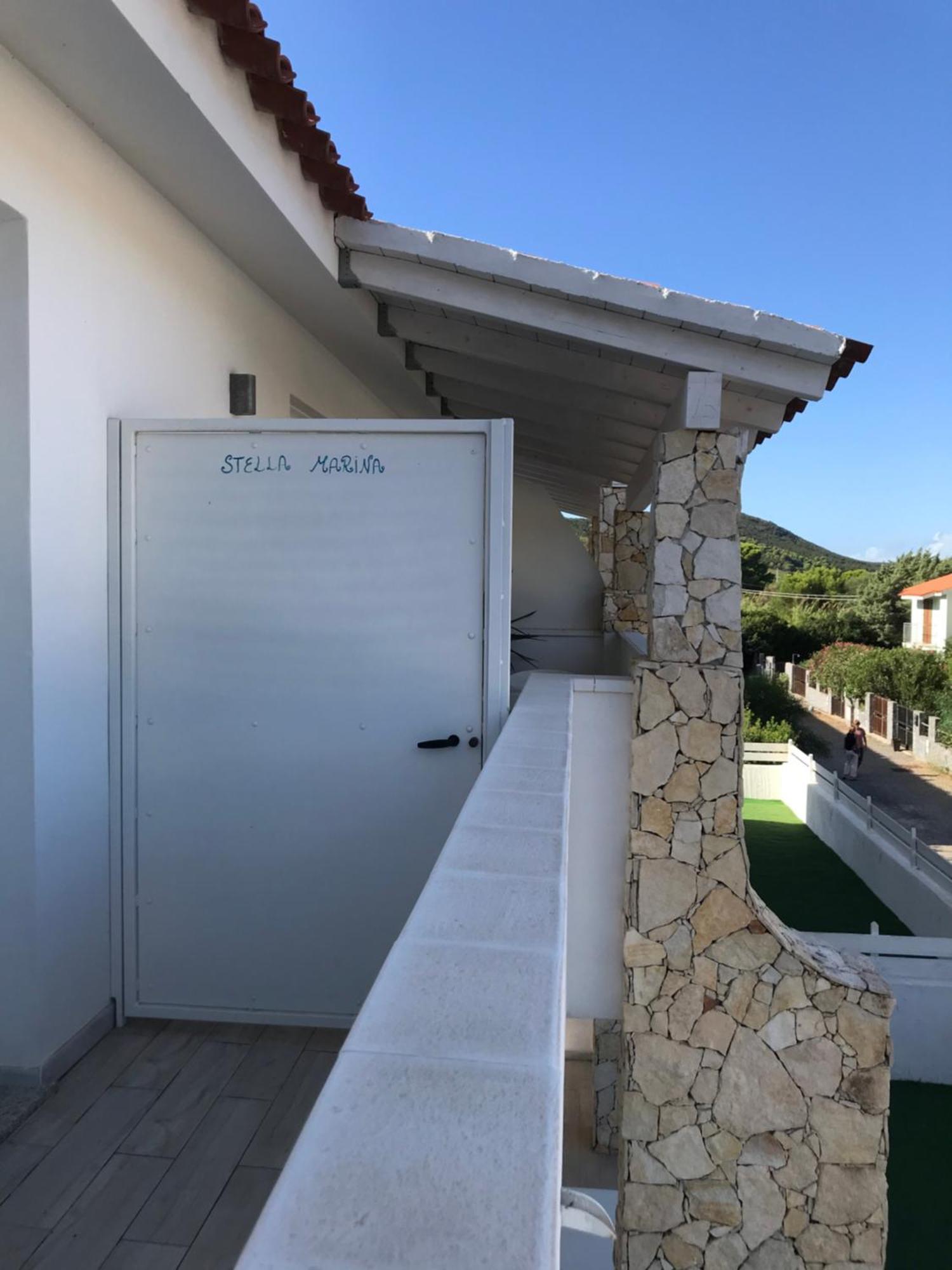 Case Vacanze "Bianco Mare" Porto Pino Exteriör bild