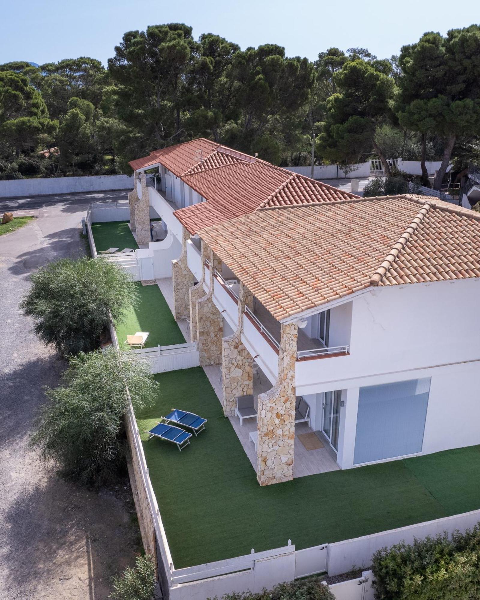 Case Vacanze "Bianco Mare" Porto Pino Exteriör bild
