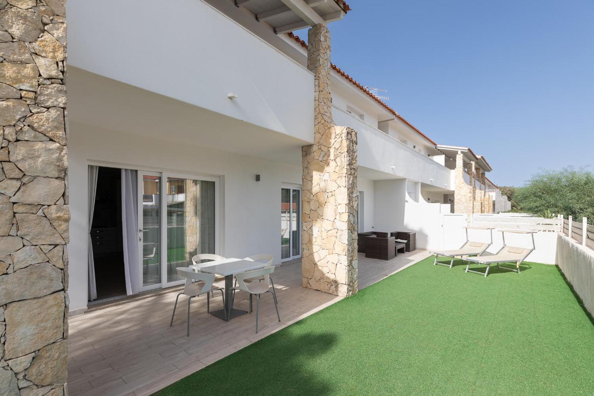 Case Vacanze "Bianco Mare" Porto Pino Exteriör bild