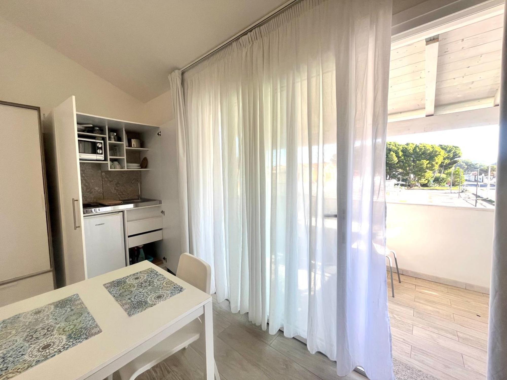 Case Vacanze "Bianco Mare" Porto Pino Exteriör bild