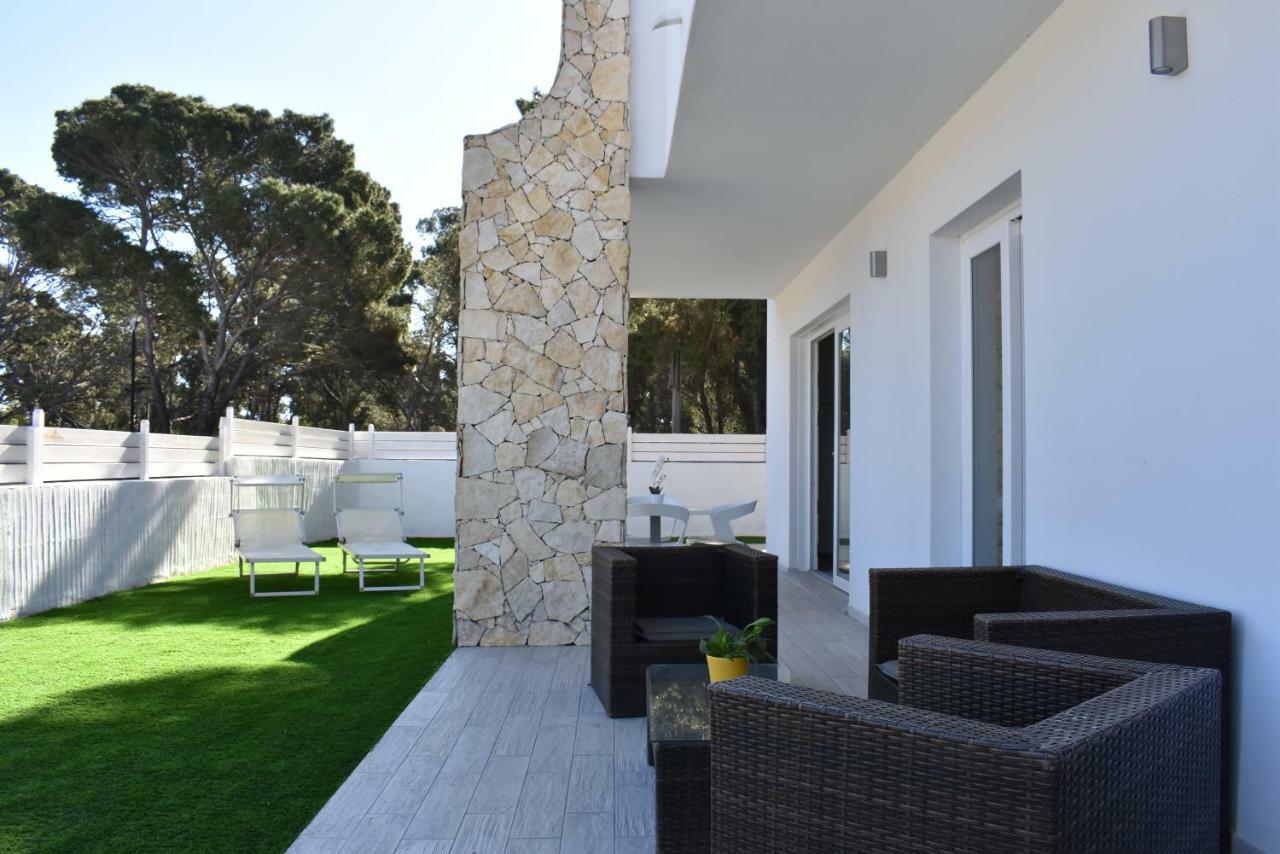 Case Vacanze "Bianco Mare" Porto Pino Exteriör bild
